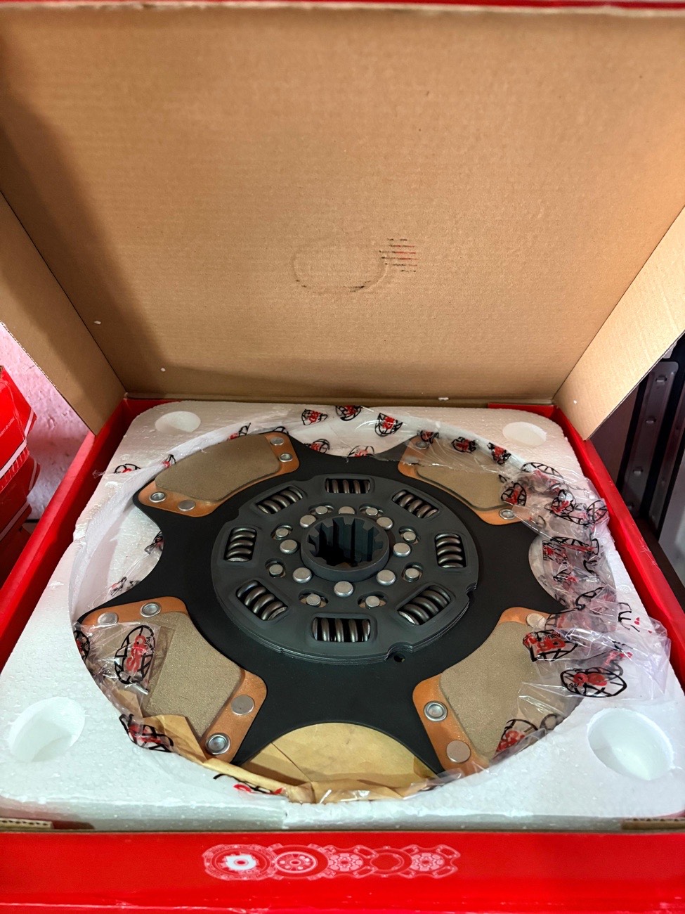 Disco de embrague cerámico nuevo en su caja, repuesto certificado